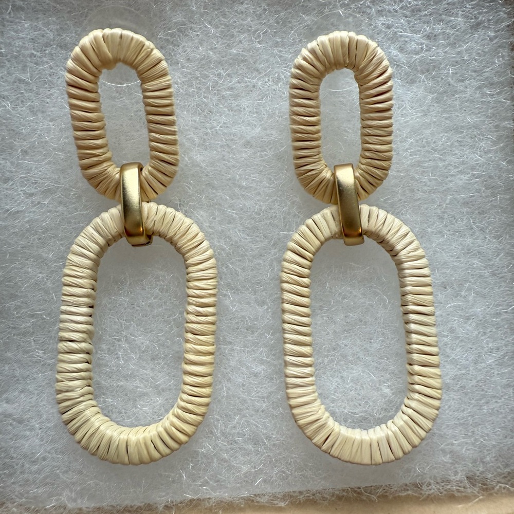 Fashion Jewelry Cream Oval Earrings - Picture 2 of 3